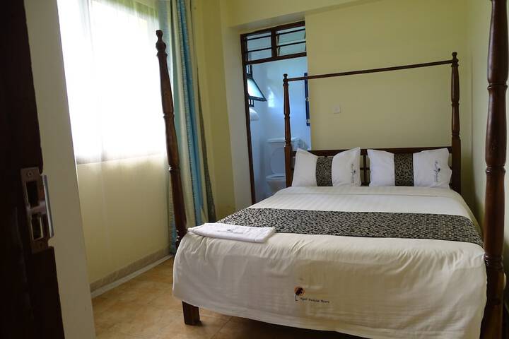 Room 3 of 104