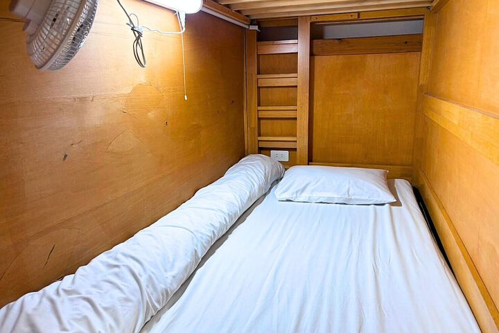 Room 12 of 40