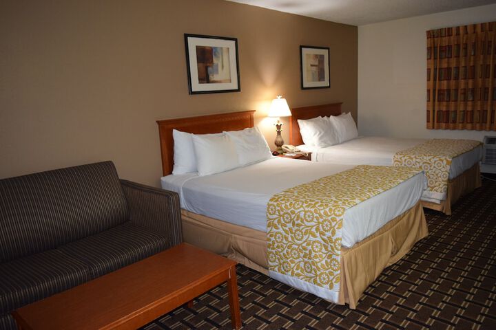 1 Queen Bed No Elevator (8 of 33)