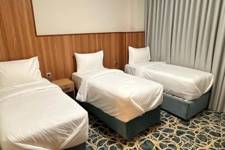 Room 5 of 32
