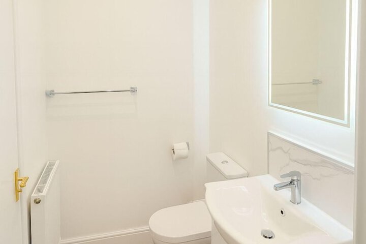 Room 6 of 6