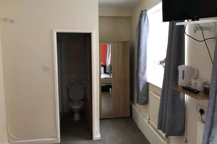 Room 32 of 60