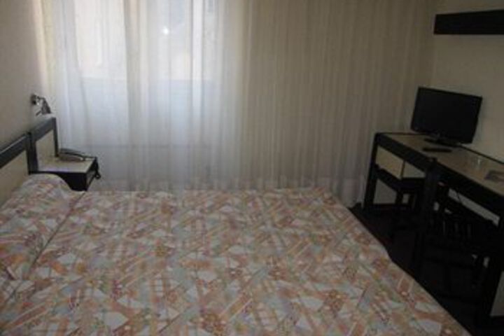 Room 9 of 27