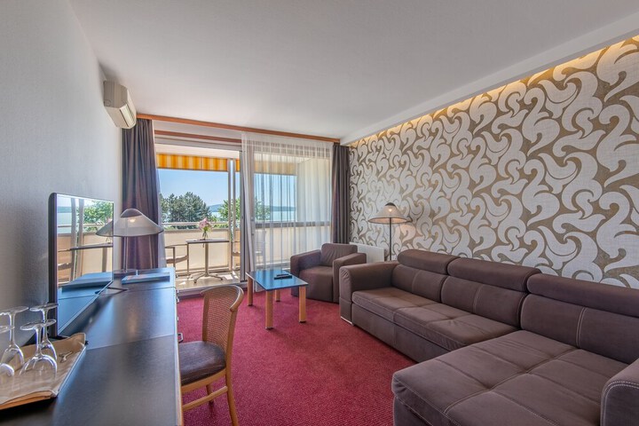 Room 4 of 41