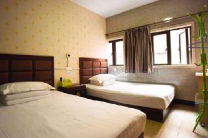 Room 7 of 8