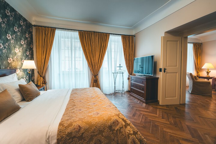 Room 65 of 136