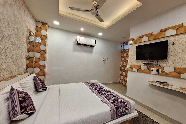 Room 16 of 32