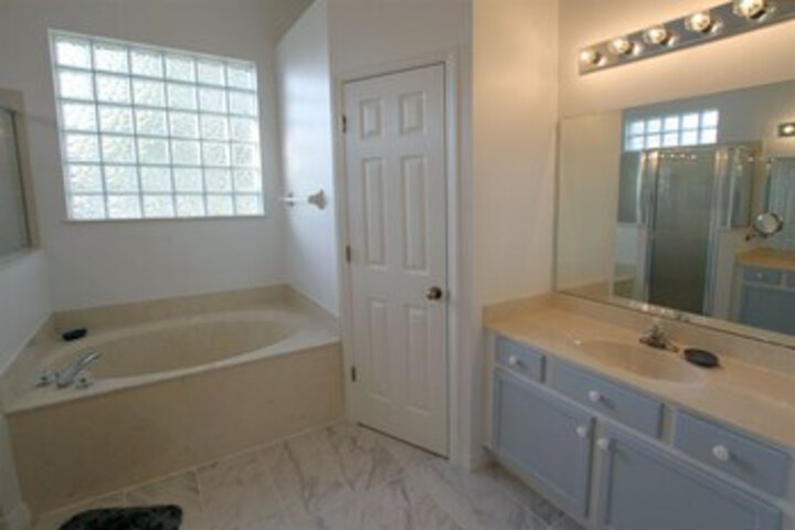Room 6 of 52