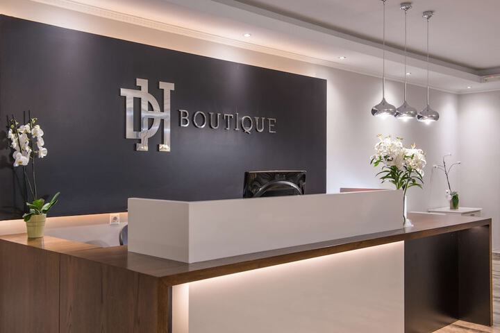 Entrance & Lobby