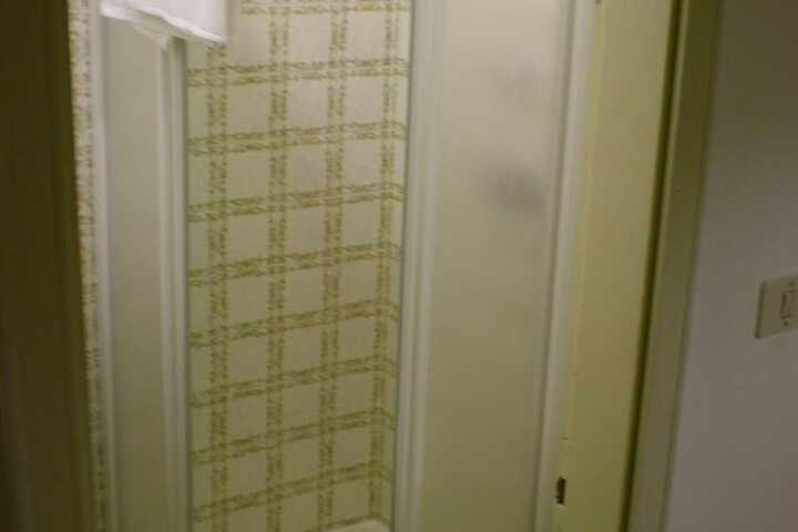 Room 10 of 38