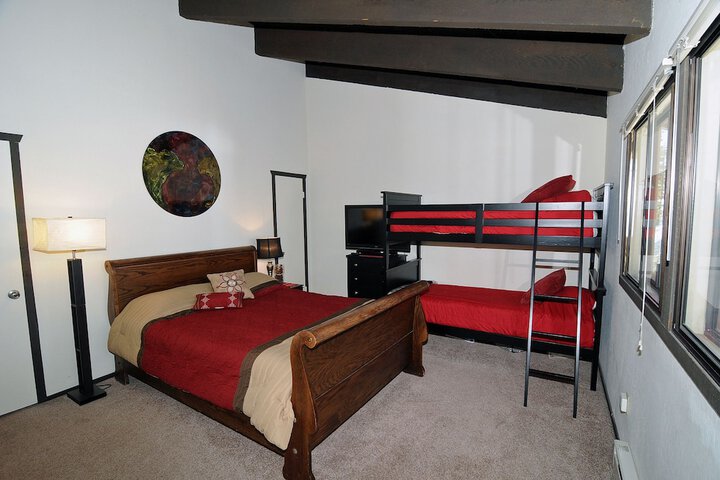 Room 8 of 83