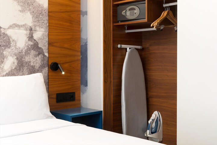 Room 54 of 119