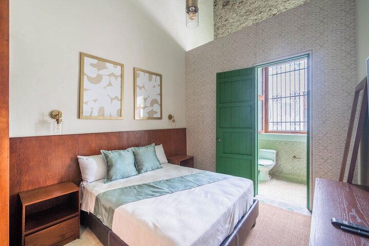 Room 6 of 17
