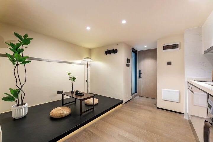 Room 5 of 227