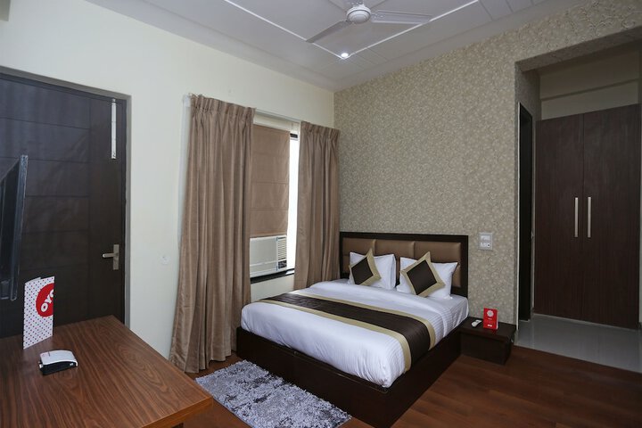 Room 12 of 26