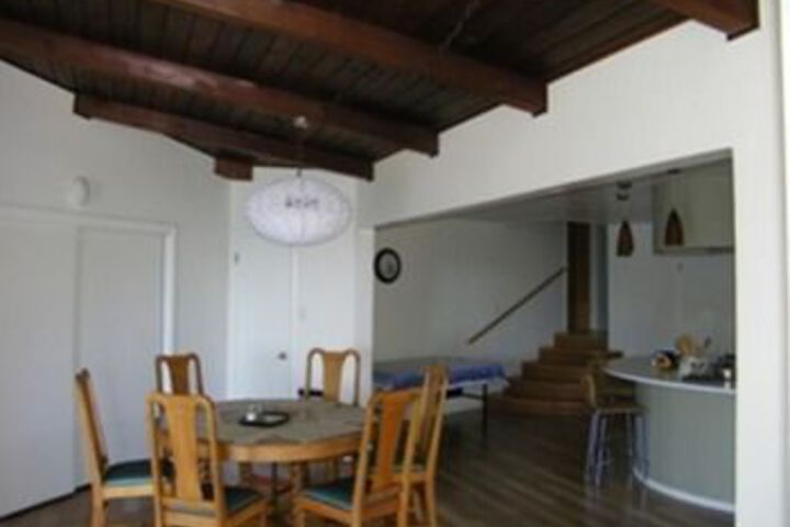 Room 8 of 18