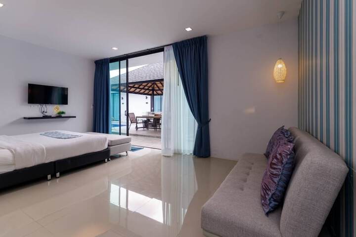 Room 4 of 92