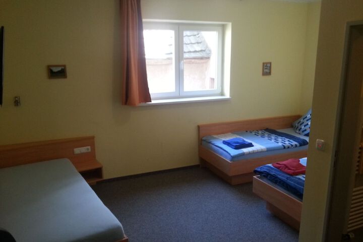 Room 6 of 38