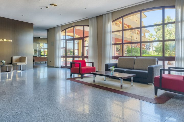Entrance & Lobby