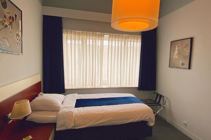 Room 33 of 72