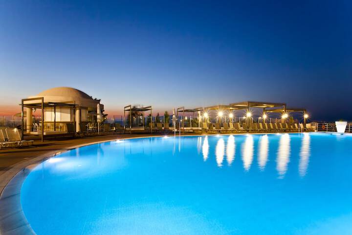 Pools & Facilities