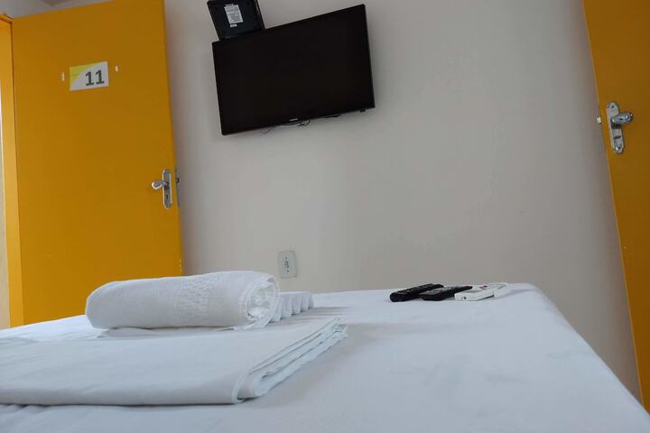 Room 3 of 28