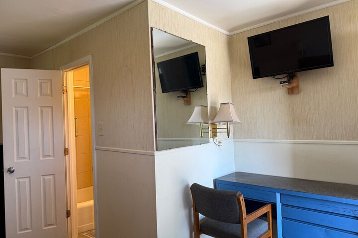 Room 10 of 17
