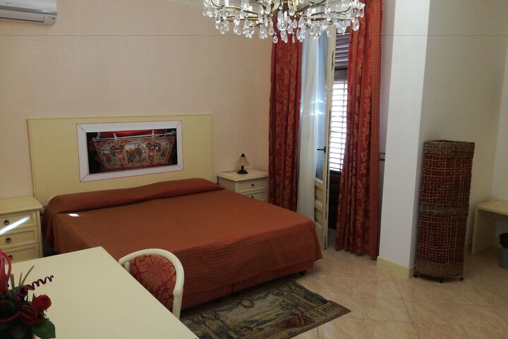 Room 10 of 20