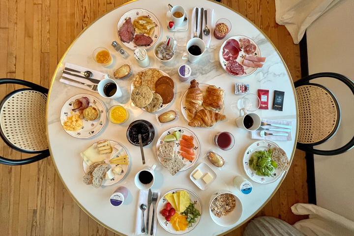 Dining 51 of 53