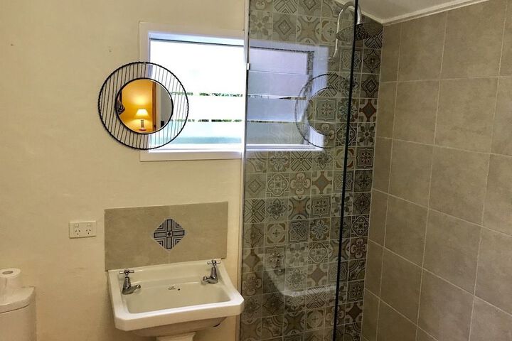 Room 6 of 8
