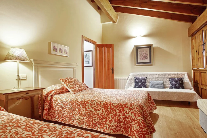 Room 3 of 16