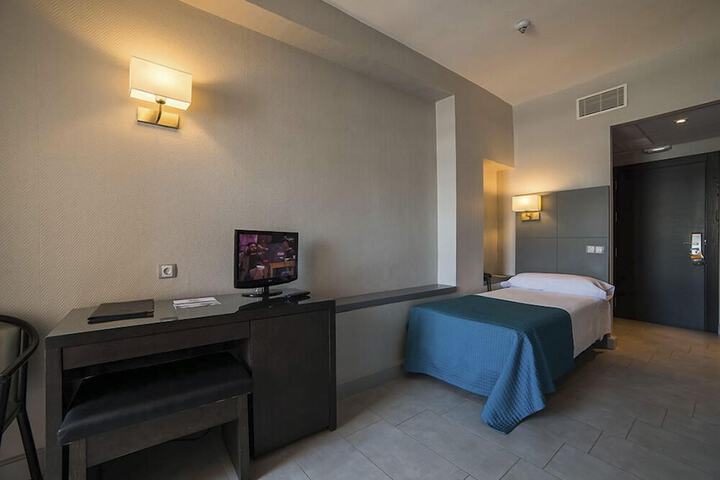 Room 5 of 48