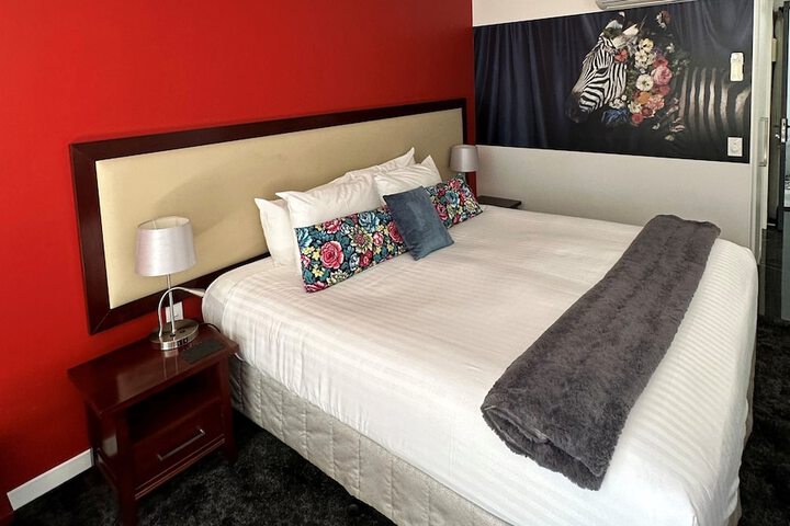 Room 13 of 77