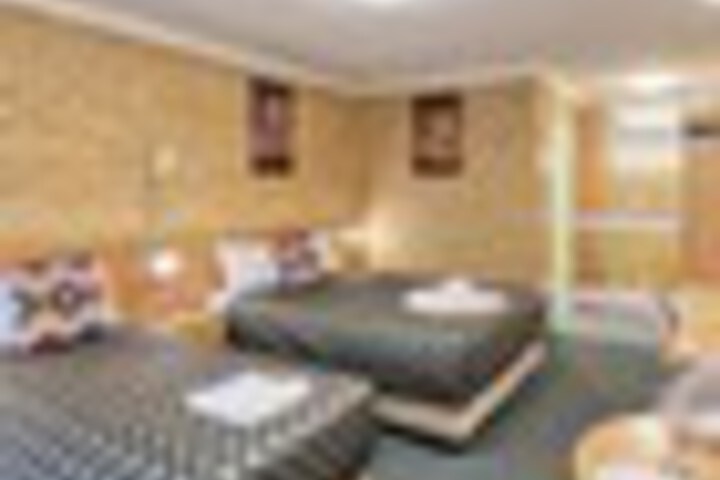 Room 8 of 99
