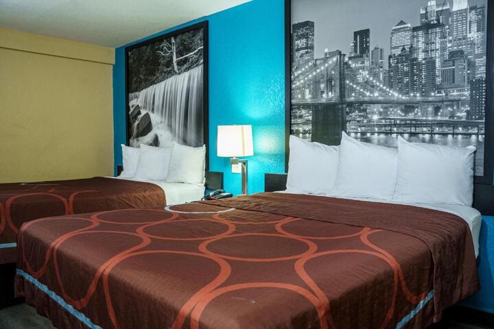 2 Queen Beds Mobility Hearing Accessible Room Roll in Shower (5 of 46)