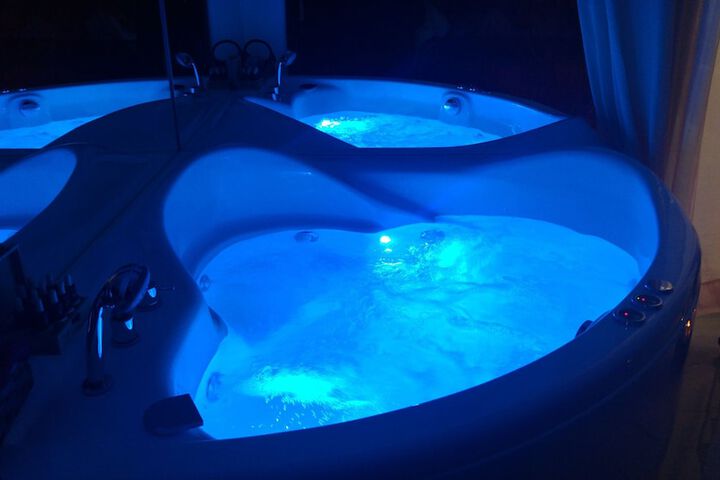 Jetted tub