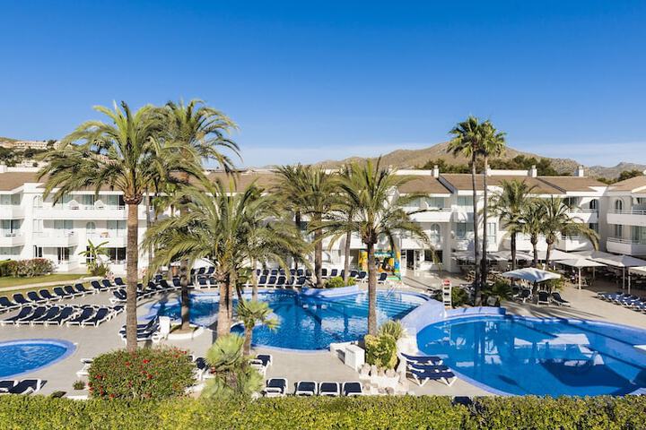 Hotel Pool