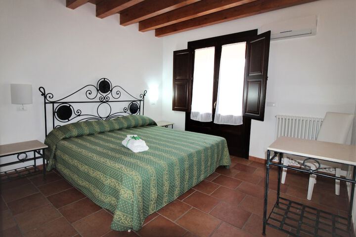 Room 2 of 43