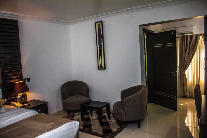 Room 6 of 44