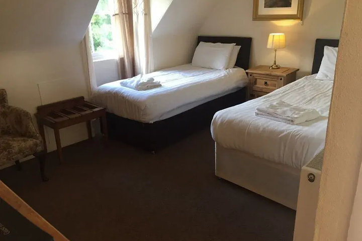 Room 5 of 13