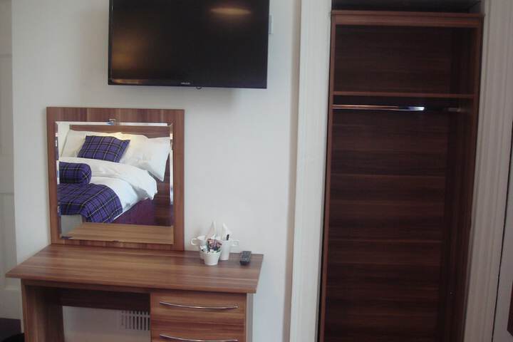 Room 17 of 33