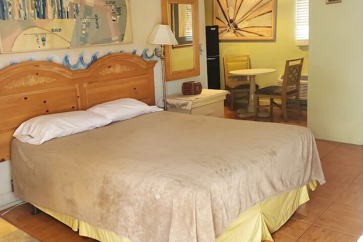 Basic Queen Bed (1 of 10)