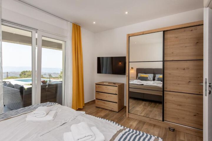 Room 3 of 42
