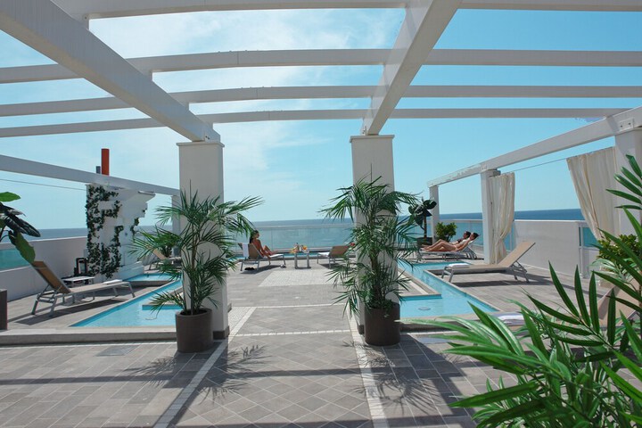 Sundeck 131 of 154