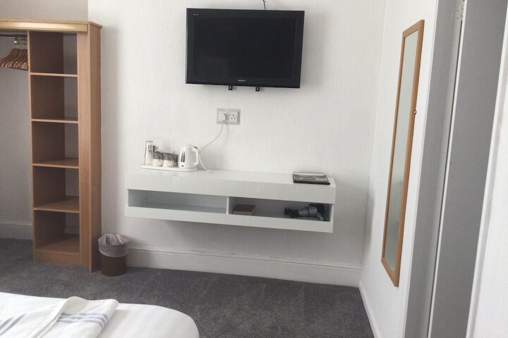 Room 47 of 170
