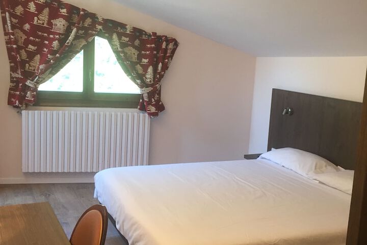 Room 27 of 63