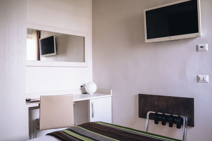 Room 40 of 81