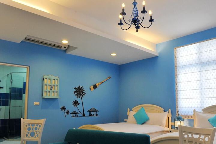 Room 4 of 115