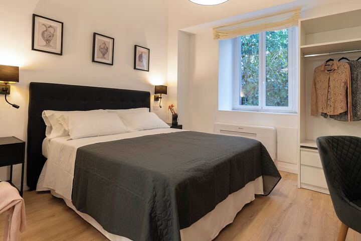 Room 4 of 25