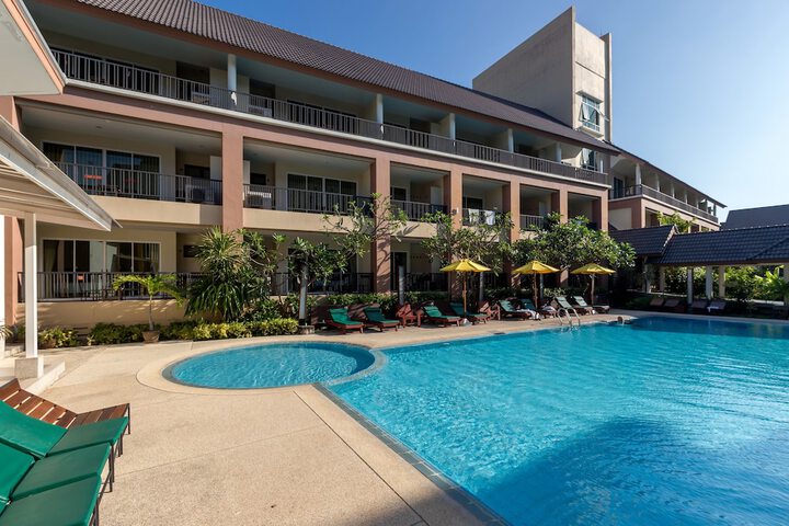 Hotel with Pool